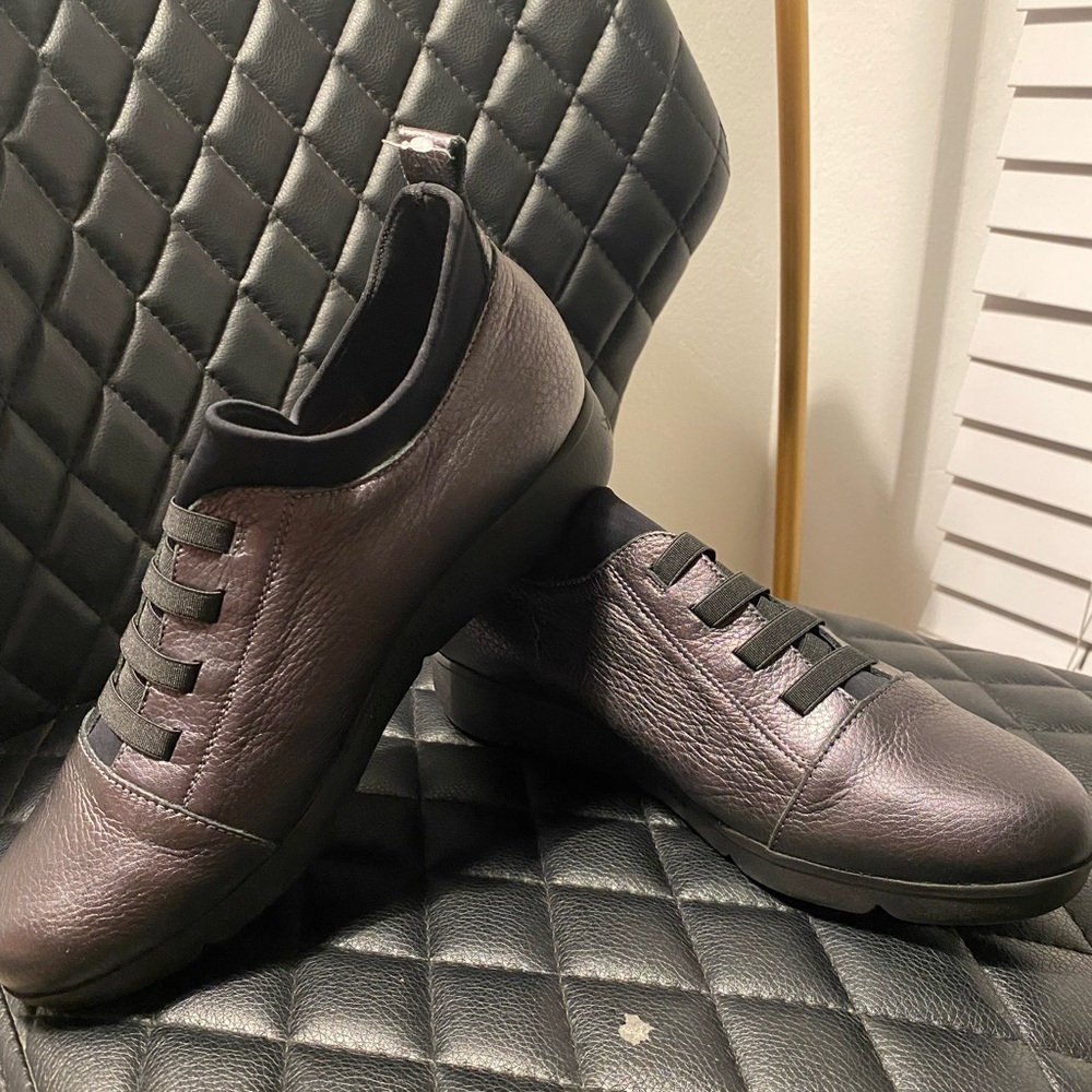 Pewter shoes with Minimalist Design and Rounded Toe size 40